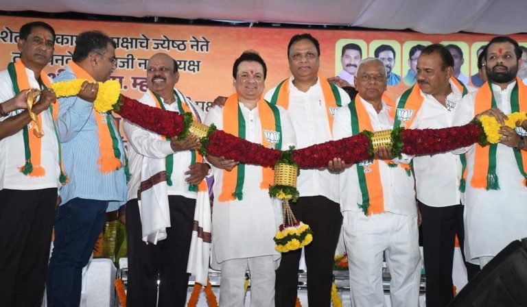 शेकाप नेते श्री.जे एम म्हात्रे यांचा भाजप प्रवेश…रायगड जिल्ह्यातील राजकीय समीकरणे बदलणार”