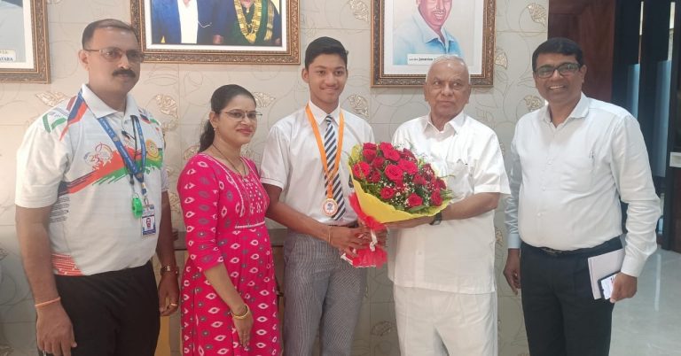 सीकेटी विद्यालयाचा विद्यार्थी स्वस्तिक भोसलेची उत्तुंग भरारी… नॅशनल स्पर्धेसाठी निवड झाल्याने त्याच्यावर अभिनंदनाचा वर्षाव…