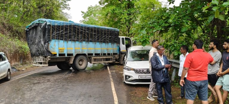अवकाळी पावसामुळे महाड दापोली मार्गावर तीन अपघात… निकृष्ट दर्जाच्या डांबरीकरणामुळे जीवितहानी होण्याचा धोका…