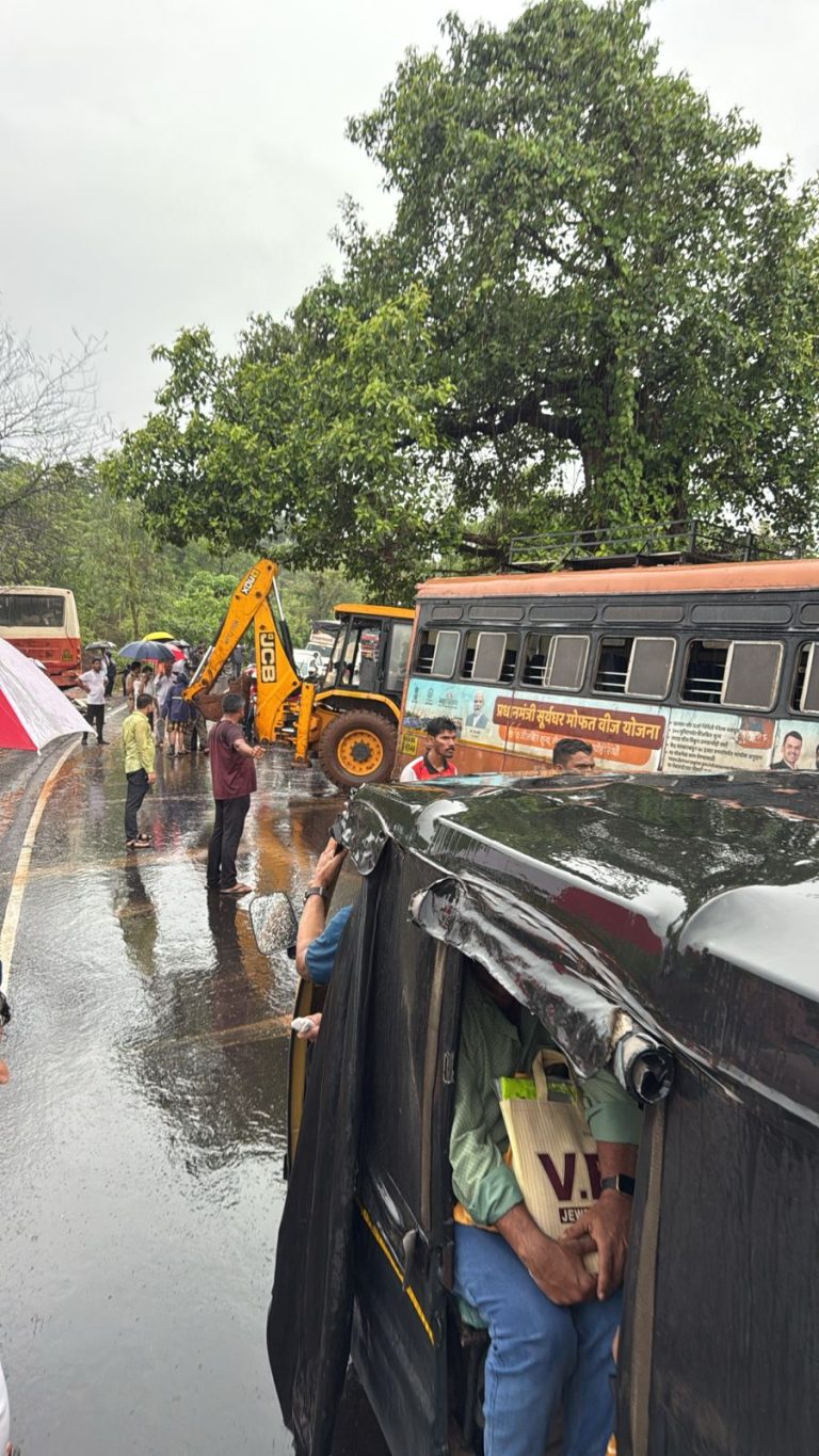 महाड विन्हेरे दापोली मार्गावर एसटी बसचा बिशन अपघात… तीव्र उतार आणि गुळगुळीत रस्ता अपघातास कारणीभूत…
