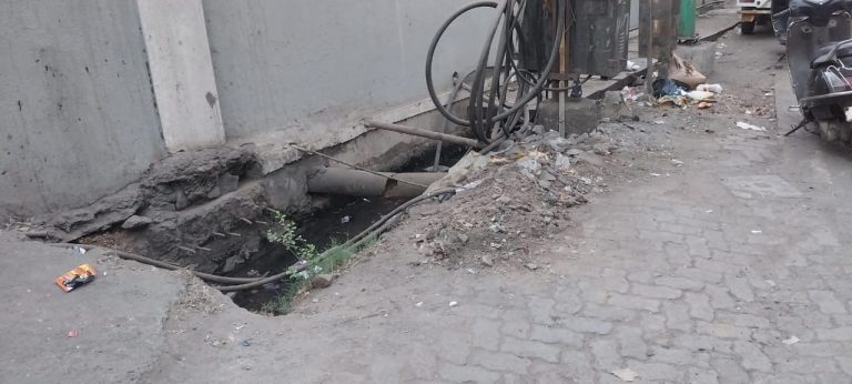 उरण शहरात अनेक धोकादायक गटारे जैसे थे…   उरण शहरातील नाले सफाई निकृष्ट दर्जाची…