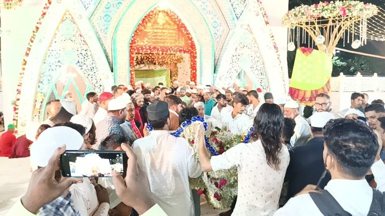 लोणावळाच्या हजरत कासिम शाह वली बाबांचा उरूस साजरा… शेकडो भाविकांनी घेतला दर्शनाचा लाभ…