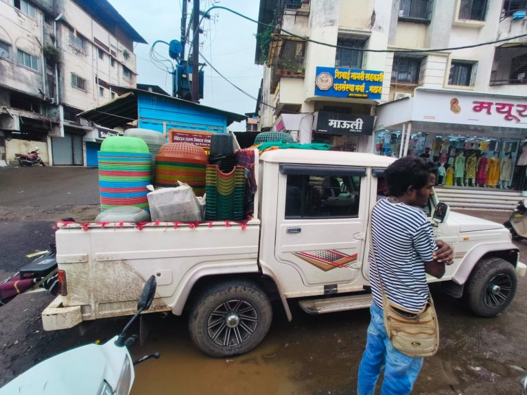 महाड येथील प्लास्टिक व्यापारीसाठी मनसे आली धावून…