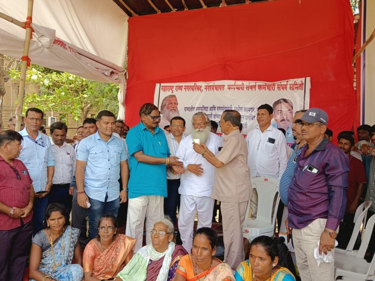 आझाद मैदानावरील संतोष पवार आणि रामदास पगारे यांचे आमरण उपोषण तूर्तास स्थगित…६ जून रोजी शासनातर्फे बैठकीचे आयोजन… 