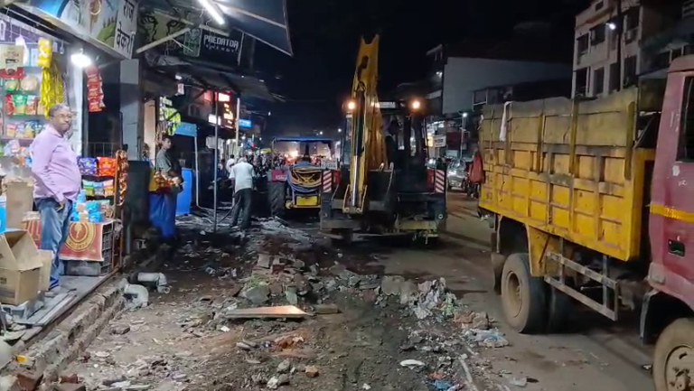 मुंबई-गोवा महामार्गावरील अडथळ्यांना घरघर… माणगावात अतिक्रमण हटाव मोहीम रात्रीही चालू…