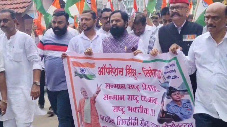 महाडमध्ये शिवसेना शिंदे गटाच्या वतीने तिरंगा रॅली…  भरतशेठ गोगावले यांच्या उपस्थितीत तिरंगा रॅलीचे आयोजन…