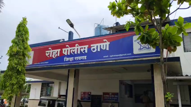 चॉकलेटचे आमिष दाखवून शाळकरी मुलीला पळविण्याचा प्रयत्न… प्रसंगावधान राखत मुलीने चालत्या दुचाकीवरून घेतली उडी…  