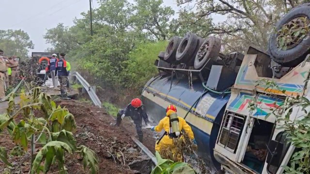 ताम्हिणी घाटात ऍसिडने भरलेला टँकर पलटला… टँकर पलटी झाल्याने मोठ्या प्रमाणात ॲसिड गळती…