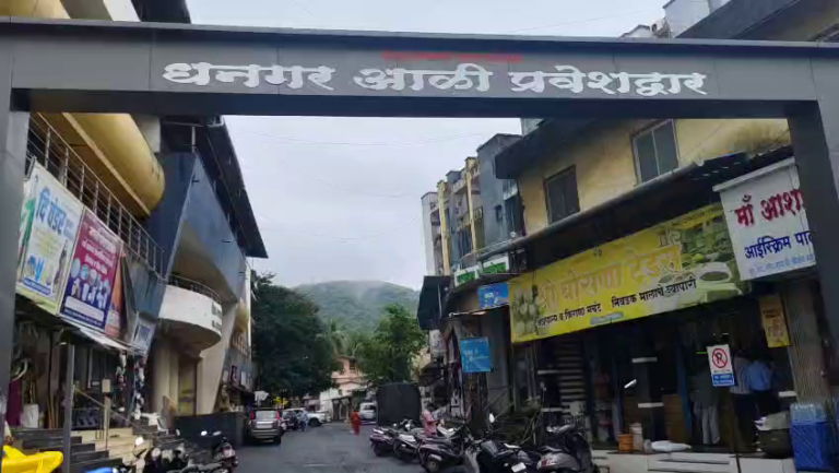 पहिल्याच पावसाच्या सरींमध्ये रस्ता वाहून गेला… रोह्यातील डांबरीकरण रस्त्याच्या कामाच्या चौकशीची मागणी…