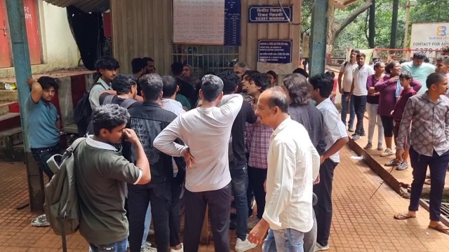 माथेरानमध्ये पर्यटकांच्या दोन गटात तुफान हाणामारी… माथेरानच्या शांततेला तडा ! तिकीट लाईनवरून धक्काबुकी…