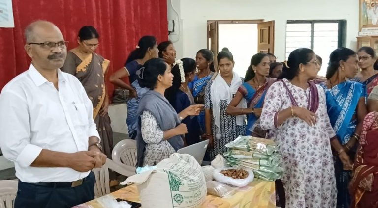 स्नेहवर्धिनी सोशल ट्रस्टकडून शाश्वत विकासासाठी धान्यवाटप उपक्रम”…
