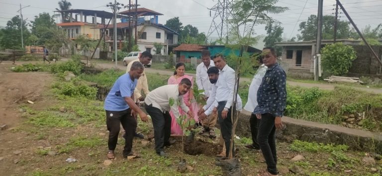 रोहा तालुक्यात काँग्रेस कमिटीच्यावतीने वृक्षारोपण कार्यक्रम… विविध झाडांची लागवड करून पर्यावरण संवर्धनाबाबत जागरूकतेचा संदेश…