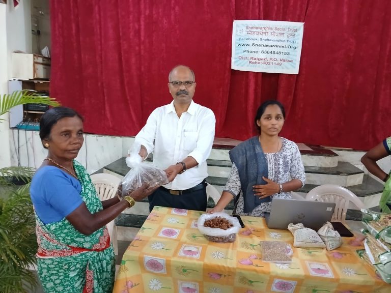 पर्यावरण दिनाच्या निमित्त स्नेहवर्धिनी सोशल ट्रस्टचा अनोखा उपक्रम…स्नेहवर्धिनी सोशल ट्रस्टकडून शाश्वत विकासासाठी धान्यवाटप उपक्रम…