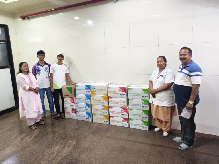 जय आणि राज खाडे दोन भावांकडून वडिलांचा ५० वा वाढदिवस साजरा… वडिलांच्या कार्याचा गौरव, रुग्णालयात सलाईन दानाने साजरा वाढदिवस…
