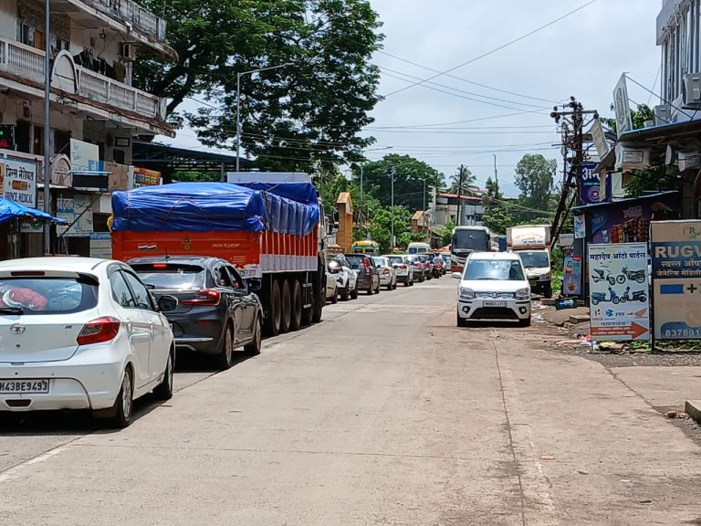 पुणेकरांचे उदाहरण घ्या, परतीच्या प्रवासात शिस्त व संयमाची कमाल!… 