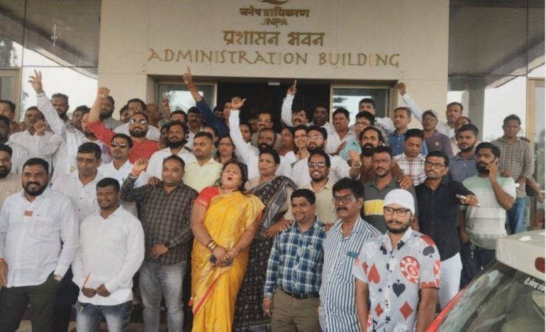 महाराष्ट्र नवनिर्माण सेनेच्या दणक्याने न्हावाशेवा फ्री पोर्ट टर्मिनल नमले… गुजरातमधील नोकर भरती जाहिरात रद्द…