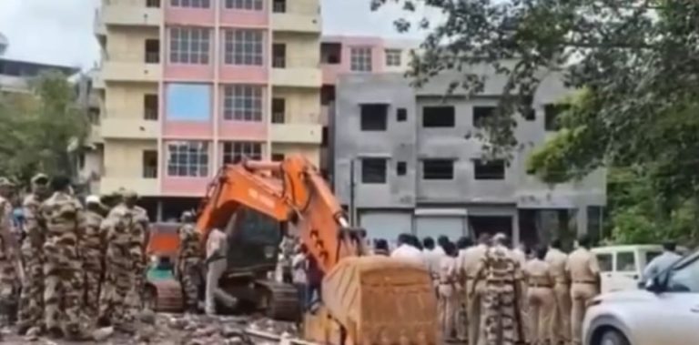 चाणजे गावातील अनधिकृत बांधकामांवर उच्च न्यायालयाचा दणका… चाणजेतील अनधिकृत इमारतींवर आठवड्यापर्यंत स्थगिती…