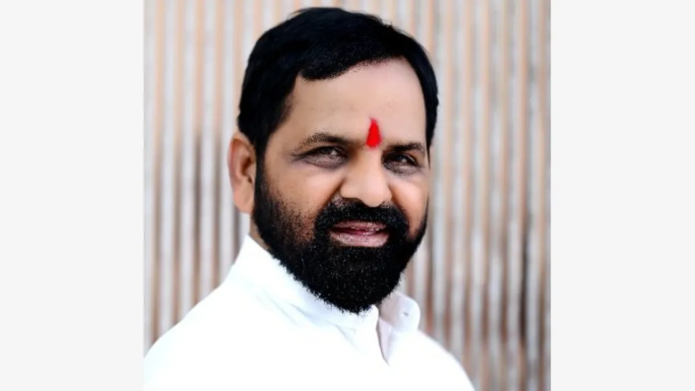 कोण म्हणतेय आम्ही मनातले पालकमंत्री,आम्ही काय ध्यानातले आहोत… अनिकेत तटकरेंना पलटवार करीत भरत गोगावलेंचा सवाल…
