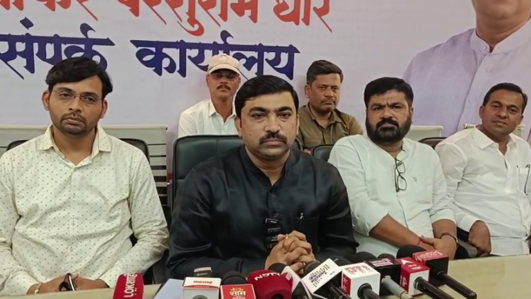 खरा वाल्मीक कराड आमदार महेंद्र थोरवे; सुधाकर घारे… पत्रकार परिषद घेत आमदार महेंद्र थोरवेंवर टीकास्त्र…