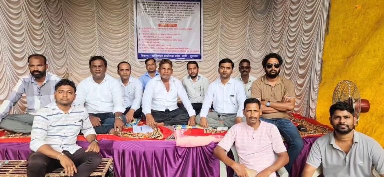 शेतकरी चिंतामण पवार यांचे पाली तहसील कार्यालयाबाहेर आमरण उपोषण… विकासकाकडून जमीन प्रकरणी फसवणूक झाल्याचा आरोप…