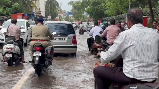 रायगडात पावसाची जोरदार बॅटिंग… प्रमुख नद्यांनी इशारा पातळी ओलांडली…