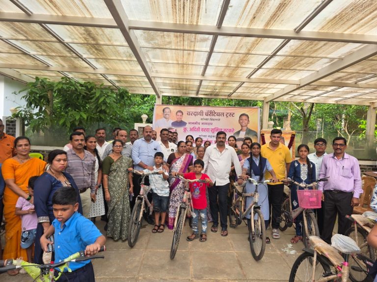 शालेय विद्यार्थिनींसाठी सायकल वाटप कार्यक्रम संपन्न… आद्य नाईक प्रतिष्ठानच्या प्रयत्नातून शालेय विद्यार्थ्यांसाठी अनोखा उपक्रम…