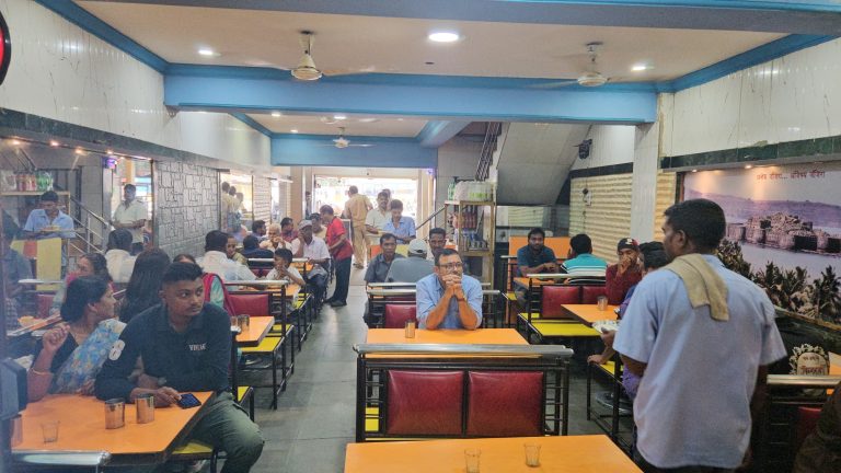 अलिबागमधील प्रसिद्ध शाकाहारी अशोका हॉटेल… साधेपणा,स्वच्छता आणि सातत्यपूर्ण दर्जा हॉटेलची ओळख…