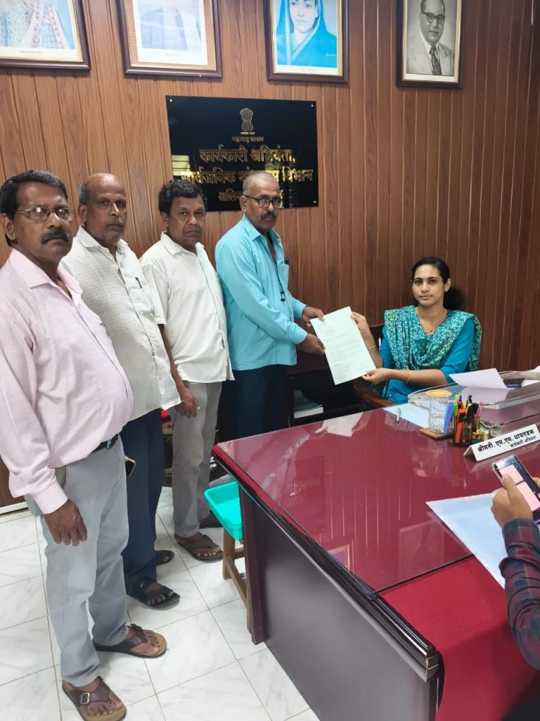 अलिबाग-चौल नाका रस्त्यावरील खड्ड्यांमुळे नागरिक त्रस्त…नागरिकांना रोजच्या प्रवासात गंभीर अडचणी, अपघाताचा धोका…