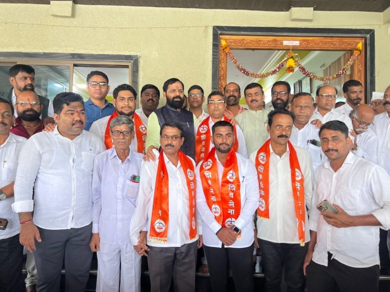 महाडमध्ये नामदार गोगावले यांचा राष्ट्रवादीला जोरदार धक्का… तालुका सरचिटणीस राजेंद्र देशमुख यांचा शिवसेनेत जाहीर प्रवेश…