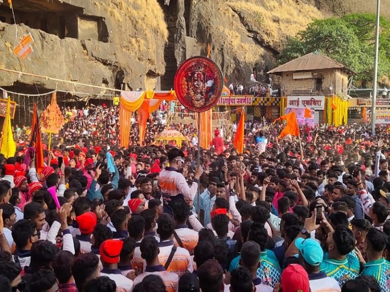 कार्लाच्या एकविरा आईच्या भक्तांसाठी मोठी बातमी… एकविरा देवीच्या मंदिरात नवीन ड्रेस कोड लागू…