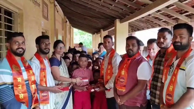 ‘हिंदी सक्ती’ जी आर रद्द केल्यामुळे रायगड मधील मनसे सैनिकांकडून आनंद… शाळेतील विद्यार्थांना लाडू देऊन साजरा केला आनंदोत्सव…