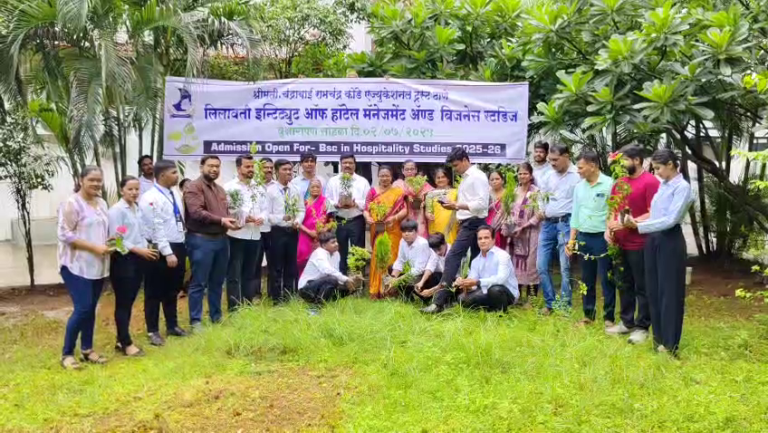 रोह्यातील चंद्राबाई रामचंद्र कोंडे ट्रस्टतर्फे वृक्षारोपण कार्यक्रम संपन्न… मुलांना व्यवसाय संधीसाठी “चंद्राबाई रामचंद्र कोंडे एज्युकेशन ट्रस्टची” स्थापना…