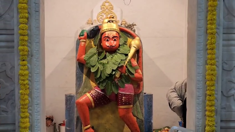 रोहातील ऐतिहासिक वेशीवरच्या मारुती मंदिराचे ९६ वर्षानंतर लोकार्पण… खा.सुनील तटकरे सौ.वरदा तटकरे यांच्या हस्ते कार्यक्रम पडला पार…  