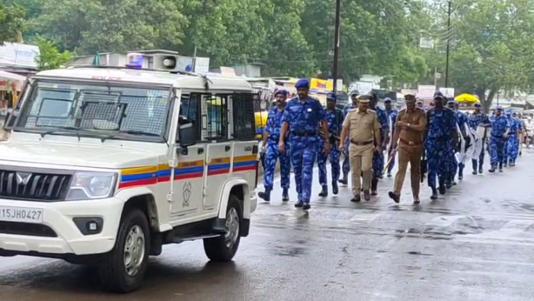 निफाड पोलीस ठाण्याची सजगता… आगामी सण-उत्सवाच्या पार्श्वभूमीवर कडेकोट बंदोबस्त…