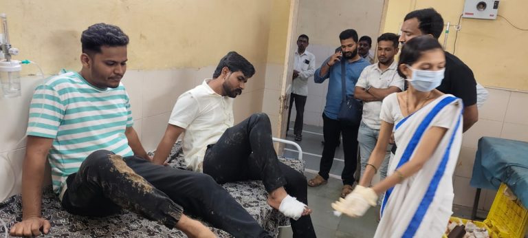 पत्रकार प्रथमेश कुडेकर यांच्यावर जीवघेणा भ्याड हल्ला… कर्जत पोलीस ठाण्यात अज्ञात हल्लेखोरांविरोधात गुन्हा दाखल….