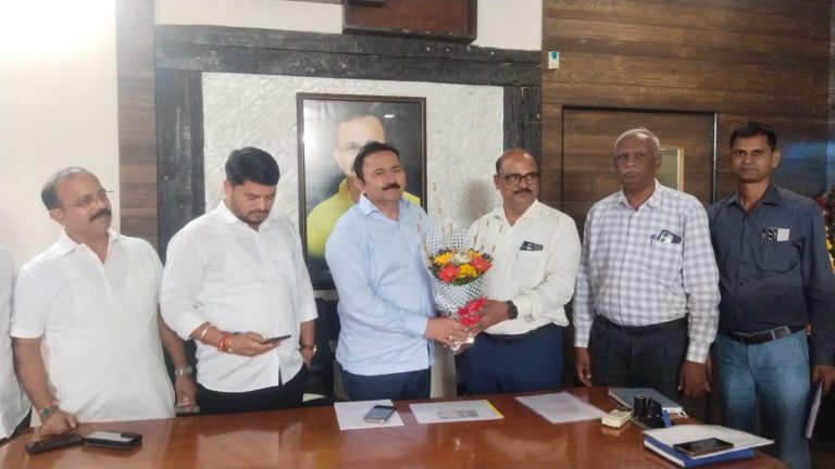 चौक,वासंबे,वडगांव-वाशिवली, मोहपाडयात वीजपुरवठा वारंवार खंडित… वीजपुरवठा अधिकारी व संबंधित कर्मचाऱ्यांना आमदार बालदी यांचा सज्जड दम…