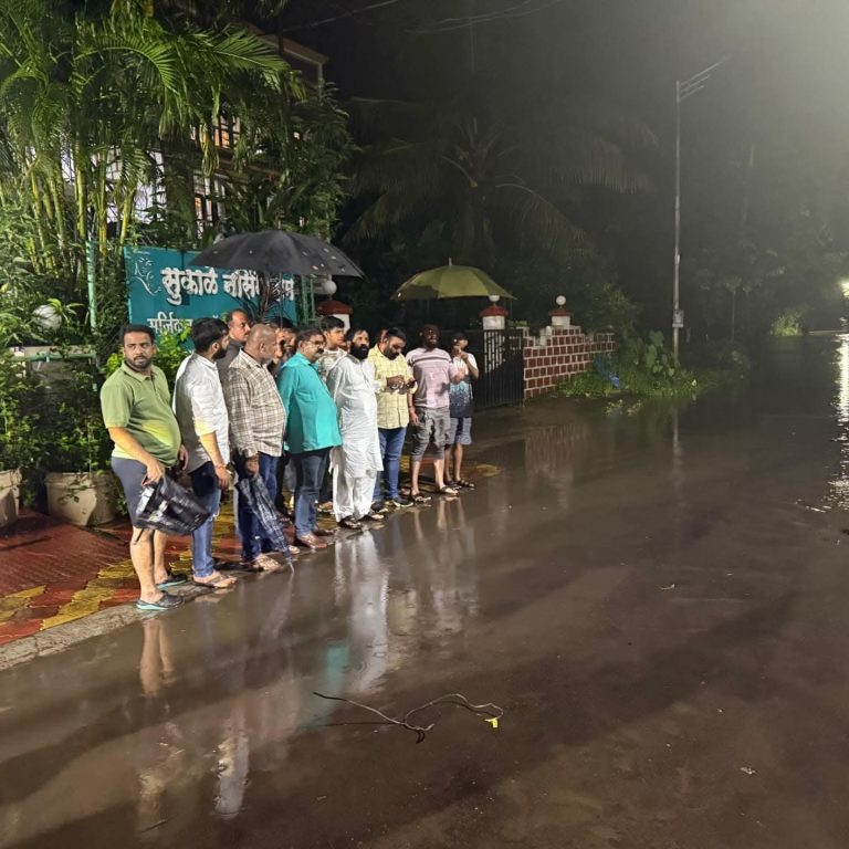 महाडमध्ये रात्री उशिरा पूरस्थितीची पाहणी… पूरग्रस्तांना दिला धीर शासकीय यंत्रणांना सतर्कतेचे आदेश…