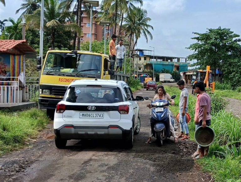 एन गणेशोत्सवी गर्दीत शेवटच्या क्षणी माणगावच्या अंतर्गत रस्त्यांवर दुरुस्ती, वाहतूक कोंडीची भीती