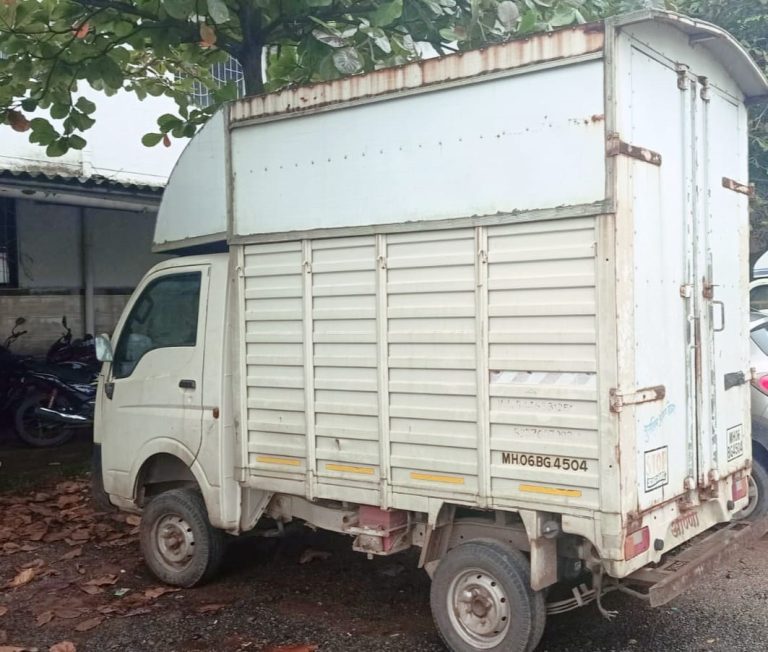 मध्यरात्रीचा थरार…पोलिसांच्या पाठलागानंतर टेम्पो चालक गजाआड… २ लाख ६५ हजारांचा बेकायदेशीर गुटखा जप्त…