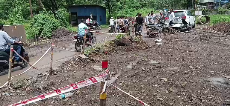 साळाव ते तळेखार रस्‍त्‍याची दुरूवस्‍था… अॕड महेश मोहिते यांनी केली रस्‍त्‍याची पाहणी…