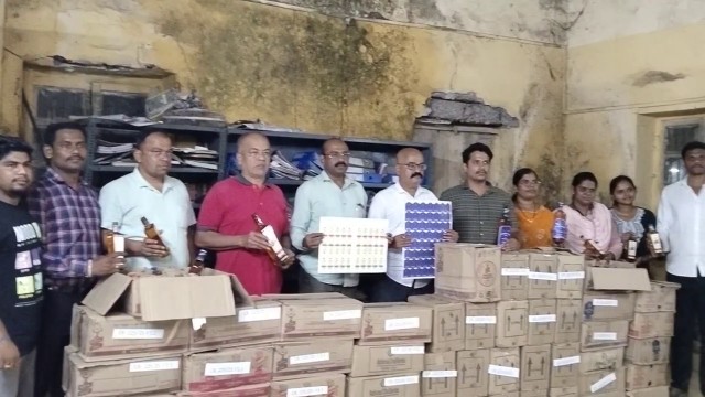 पोलादपूर तालुक्यात राज्य उत्पादन शुल्क विभागाची मोठी कारवाई… गोवा बनावटीचा सहा लाख रुपये किमतीचा दारू साठा जप्त…