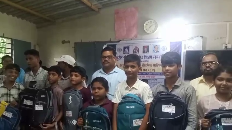 बौद्ध विकास मंडळाच्या वतीने शैक्षणिक साहित्य वाटप… न्यू इंग्लिश स्कूल रावढळ विद्यार्थ्यांचा गुणगौरव सोहळा…  