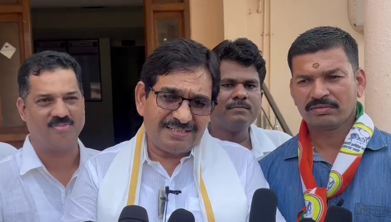 पालकमंत्री पदावरून रायगडात रेड्याची झोंबी… राष्ट्रवादी शरद पवार गटाचे जिल्हाध्यक्ष रवींद्र चव्हाण यांचा टोला…