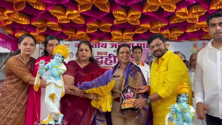 पाली आगरी समाज सभागृहासाठी ५ लाखांचा धनादेश सुपूर्द… खासदार धैर्यशील पाटील यांच्या हस्ते धनादेश सुपूर्द…
