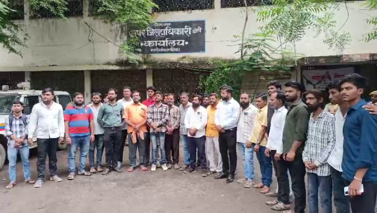 गौ-रक्षकांवर खोतांचा गब्बर वार नाशिक-मालेगावात आंदोलनाची चिन्हे… संतप्त हिंदू समाज रस्त्यावर उतरण्याच्या तयारीत गुन्हा दाखल करण्याची मागणी…