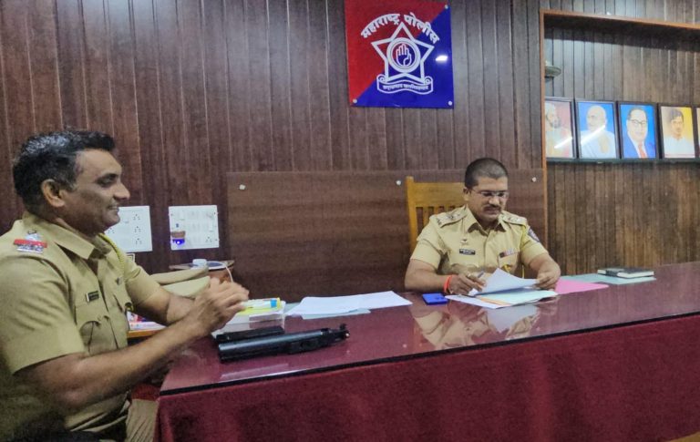 नेरळमधील अंबिका अपार्टमेंटमध्ये भरदिवसा घरफोडी… ९ लाखांचे दागिने आणि ५ ते ६ लाखांची रोकड लंपास…