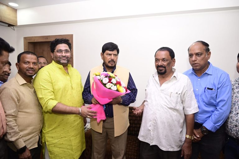 केंद्रीय राज्यमंत्री ना.रामदास आठवले यांचा पत्रकारांच्या आंदोलनाला पाठिंबा…पनवेल तालुका पत्रकार एकत्रीकरण संस्थेने दिले निवेदन…