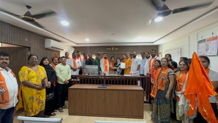 शिरीष घरत यांच्या नेतृत्वाखाली पनवेल तहसीलसमोर भव्य मोर्चा… अतिवृष्टीग्रस्त शेतकऱ्यांसाठी ठाकरे गटाचे पनवेलमध्ये आंदोलन…   