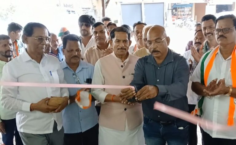 माणगावात काँग्रेस पक्षाच्या नवीन कार्यालयाच्या उद्घाटनाला जिल्हाध्यक्ष गैरहजर – रायगड काँग्रेस घसरणीच्या उंबरठ्यावर…