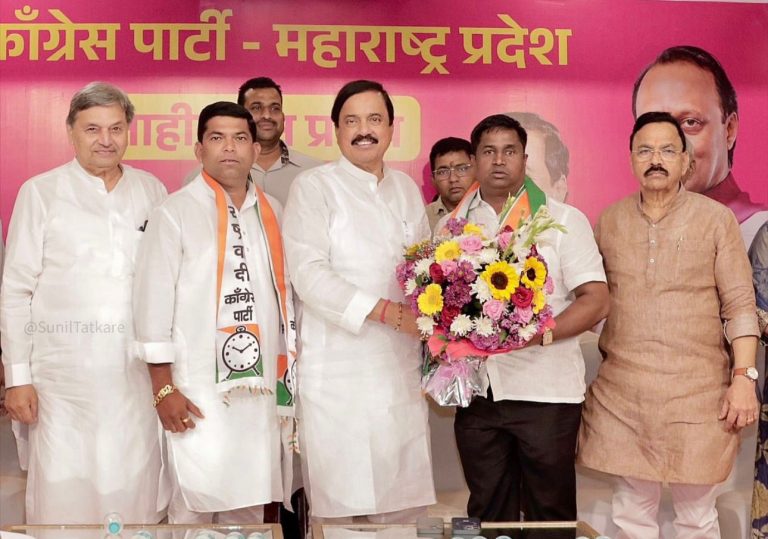 खा. तटकरे बळकट करतात आपला गड : रमेश मोरे राष्ट्रवादी (अजित पवार गट) मध्ये